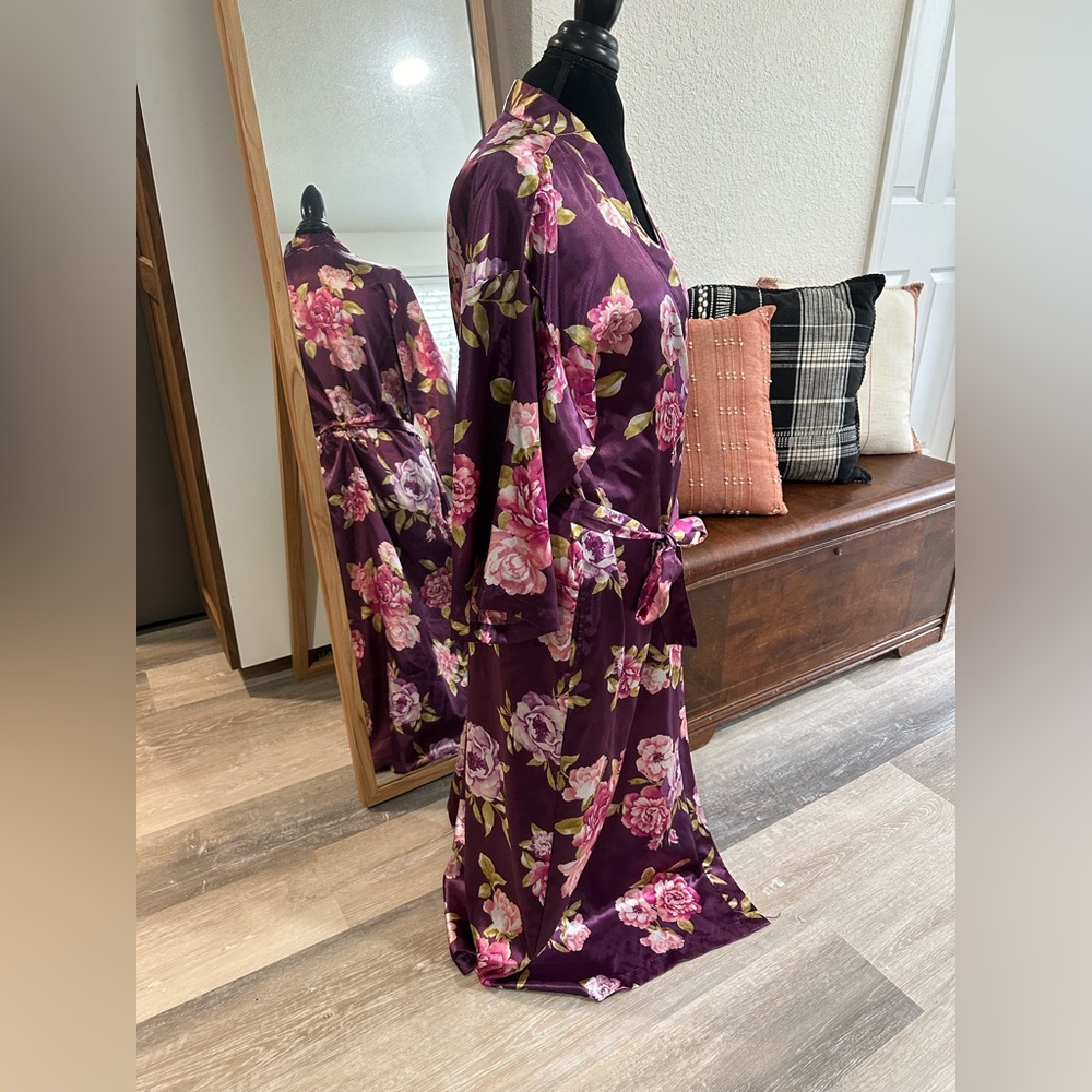 Morgan Taylor Robe - Picture 2 of 6